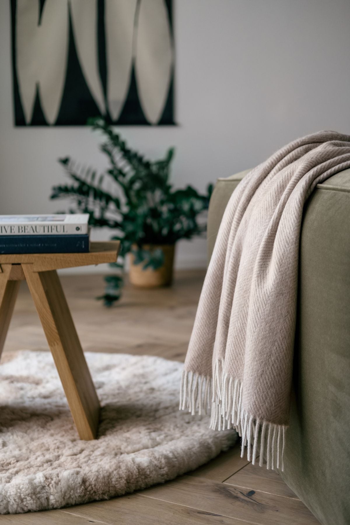 Pläd i alpaka och naturull med fiskbensmönster – Noémie Living