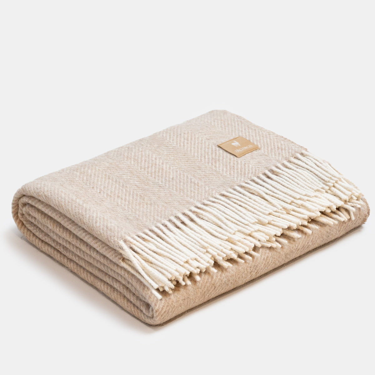 Pläd i alpaka och naturull, fiskbensmönster i beige – Noémie Living