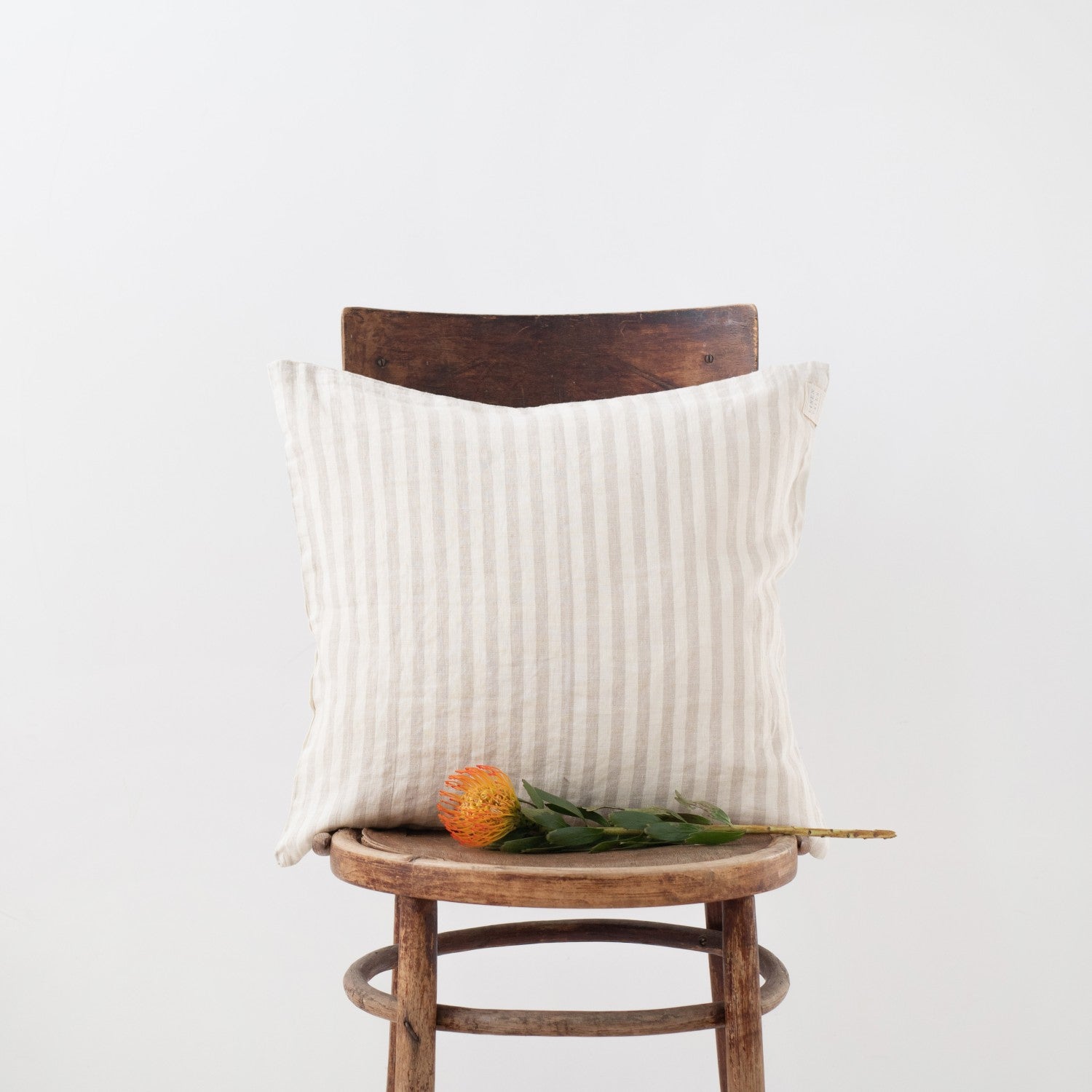 Kuddfodral i linne, naturvit rand – Noémie Living