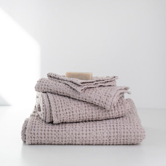Puderrosa våffelhandduk i linne – Noémie Living