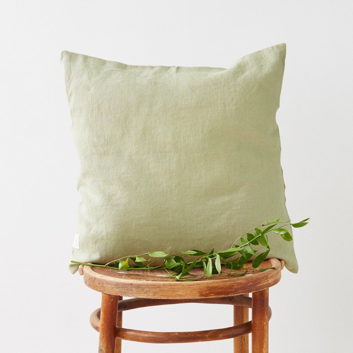 Kuddfodral i linne, salvia – Noémie Living