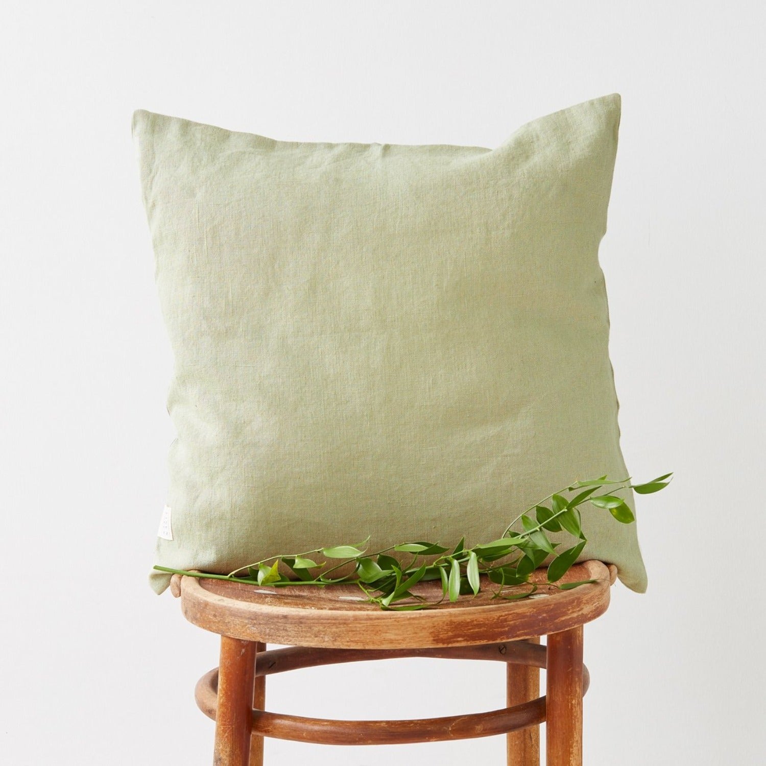 Kuddfodral i linne, salvia – Noémie Living