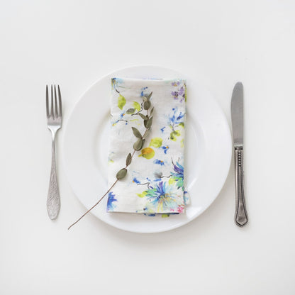 Linneservetter med vita blommor – Noémie Living