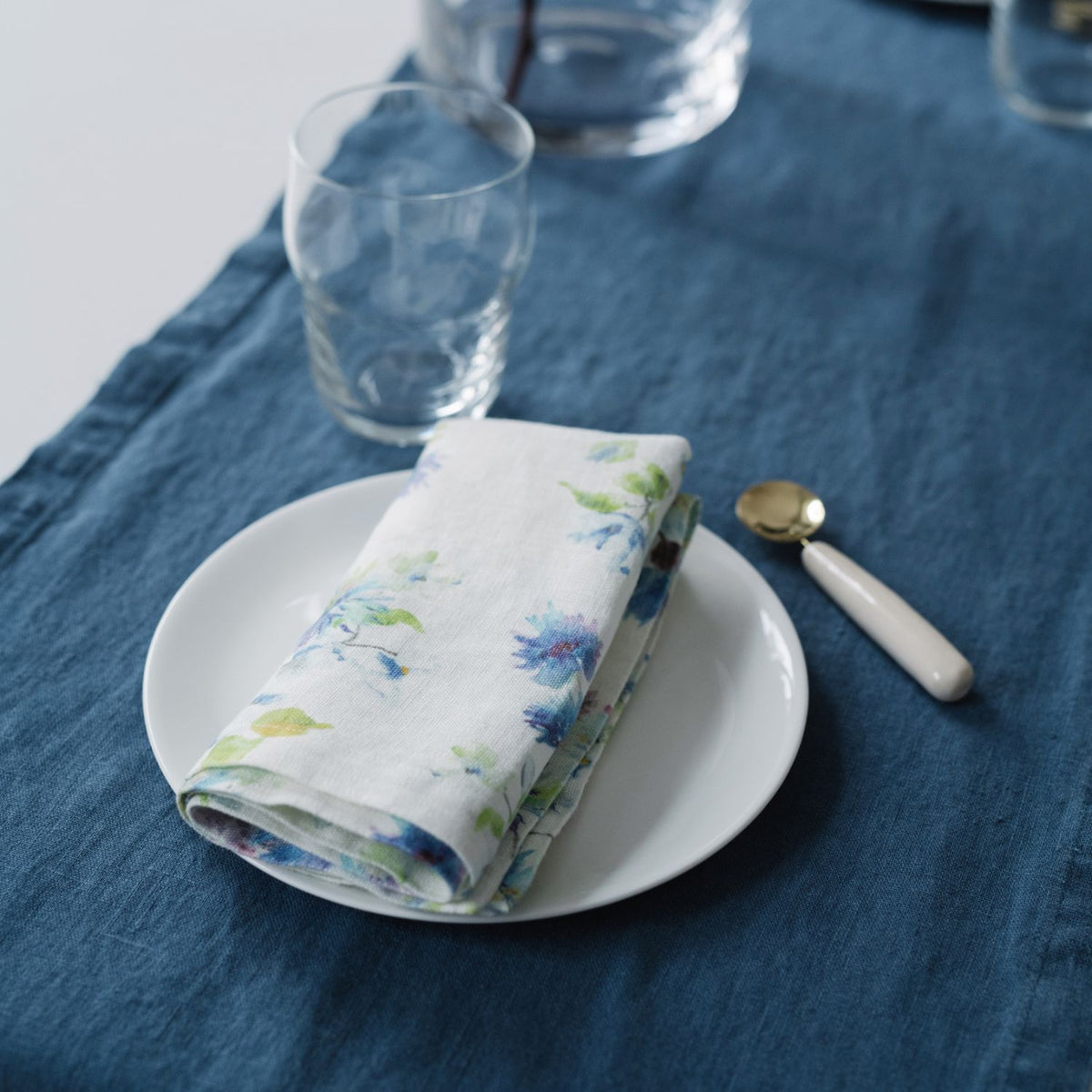 Linneservett i stentvättat linne, detalj av väven – Noémie Living